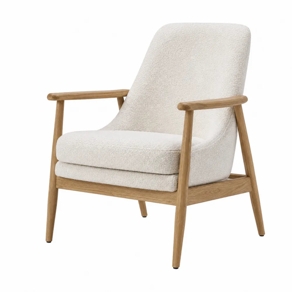 Poltrona in bouclé beige con struttura in legno
